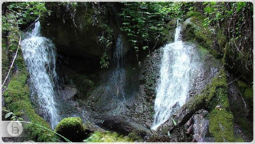 آبشار دو قلو در روستای زیارت