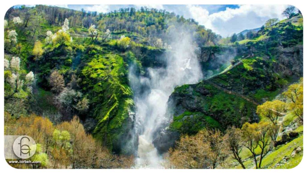 آبشار شلماش، یکی از زیباترین جاذبه های طبیعی ایران